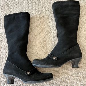 La Canadienne Suede Boots.  Size 7. Black.